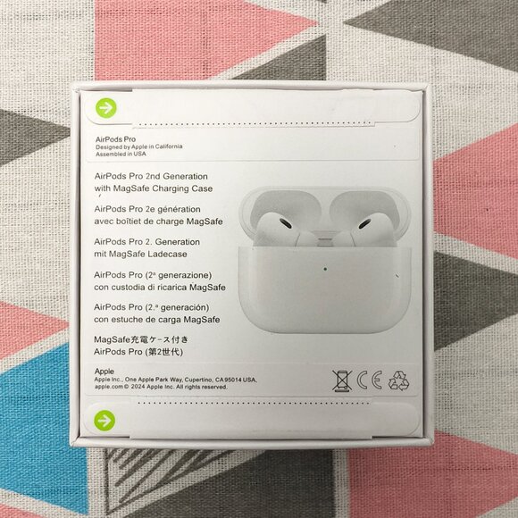 🍊APPLE AirPods Pro 2ND GEN - Picture 2 of 3